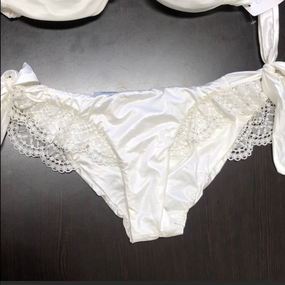 Beach Bunny bottoms only size Large